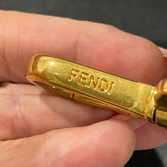 Fendi Baguette Medium FF Shearling Sheepskin Hand/Shoulder Bag (JB1297) - Picture 3 of 10